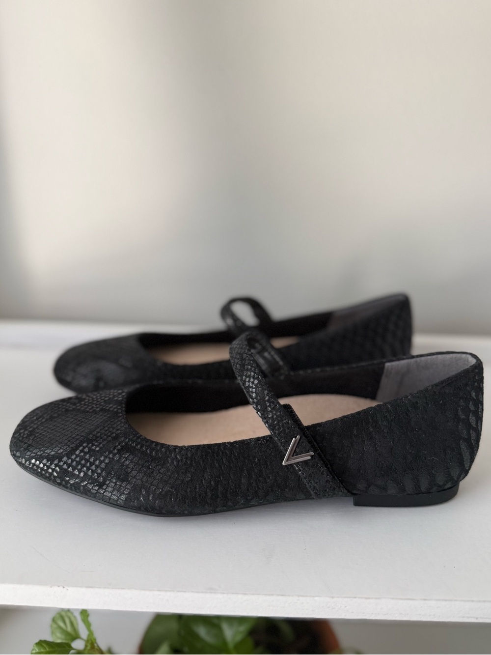 Vionic Alameda snake Black Textured Mary Jane Flats